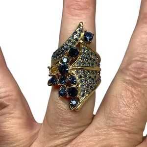 Gold Tone blue crystal cocktail ring size 8 Fair Condition